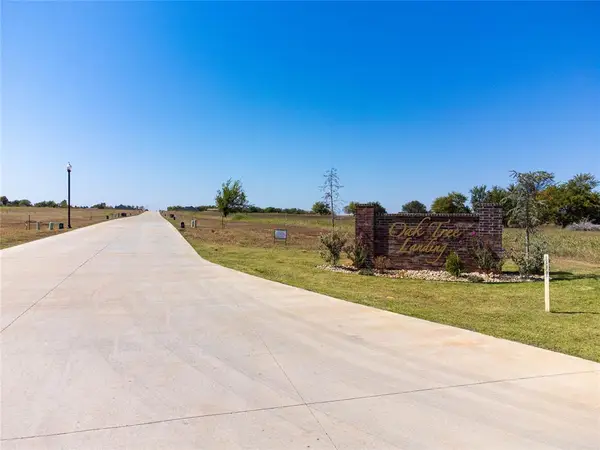 8890 Oak Tree Circle, Edmond, OK 73025