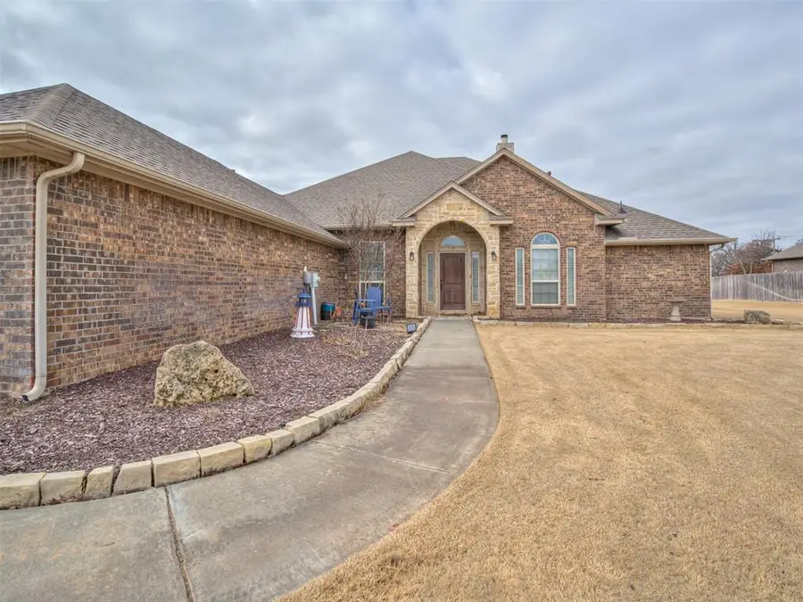 927 Fox Drive, Choctaw, OK 73020 - Image #2