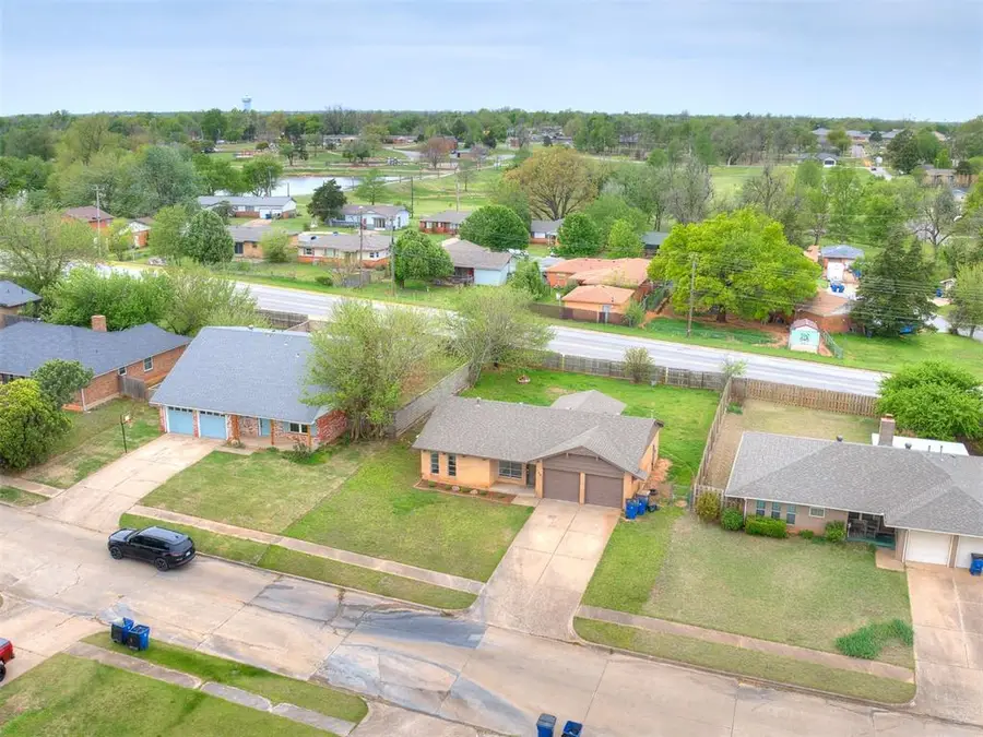 108 S 9th Street Circle, Chickasha, OK 73018 - Image #2