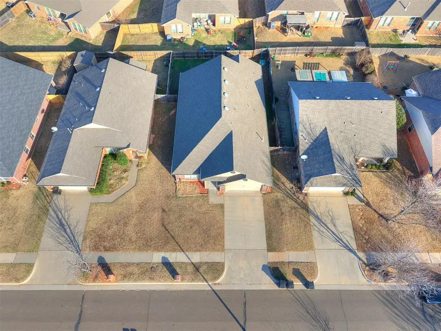 2113 SE 8th Street, Moore, OK 73160 - Image #3