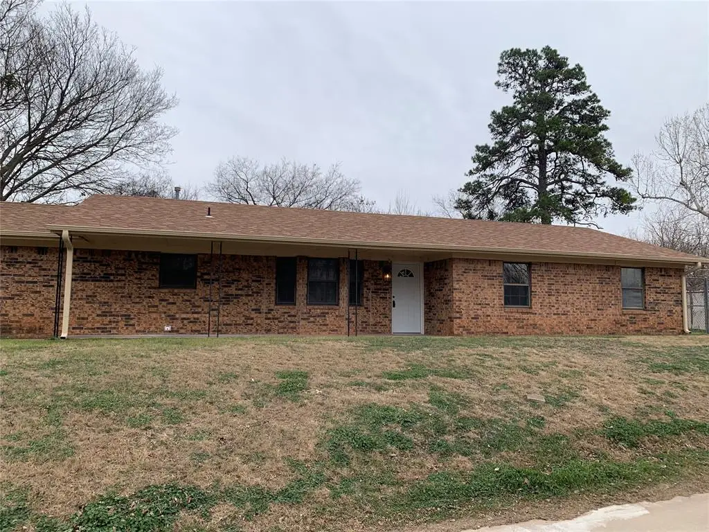 325 S 10th Street, Chickasha, OK 73018 - Image #1
