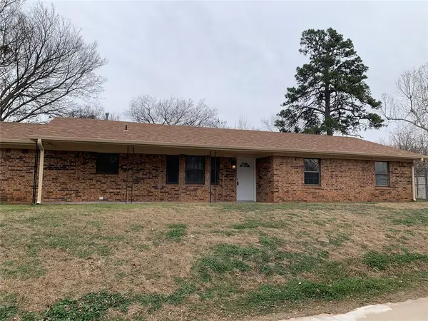 325 S 10th Street, Chickasha, OK 73018