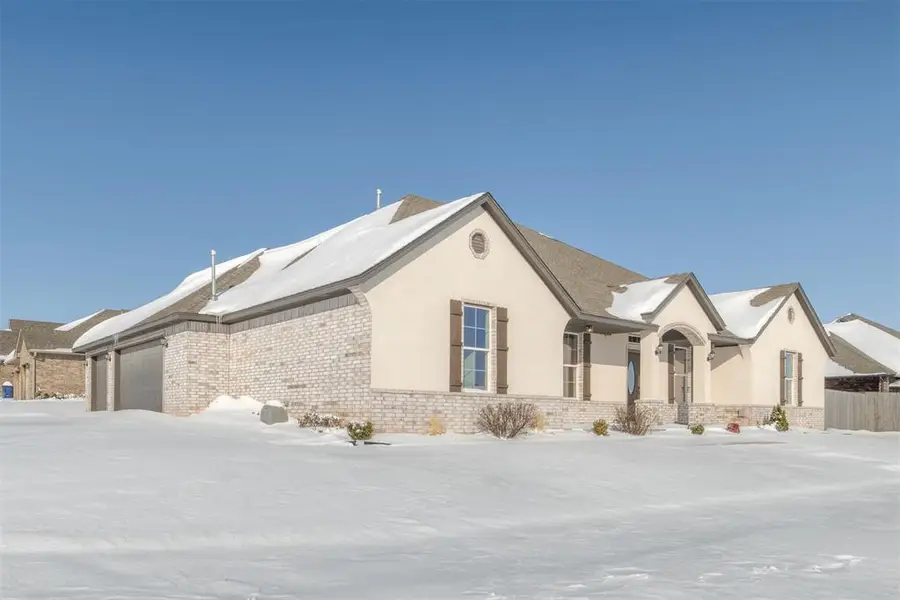 2313 E Kellan Court Terrace, Mustang, OK 73064 - Image #3