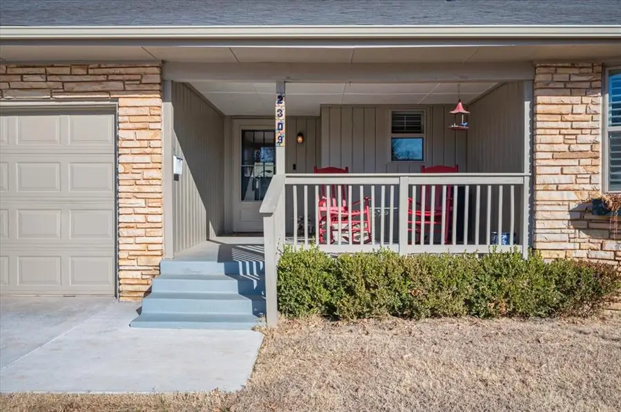 2309 Huntleigh Drive, The Village, OK 73120 - Image #2