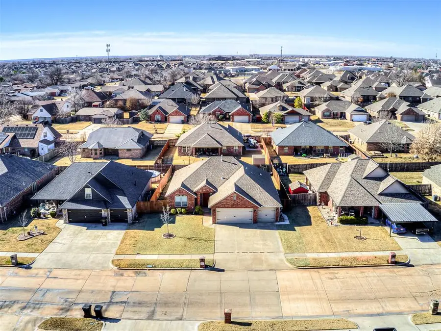 801 S Avery Drive, Moore, OK 73160 - Image #2