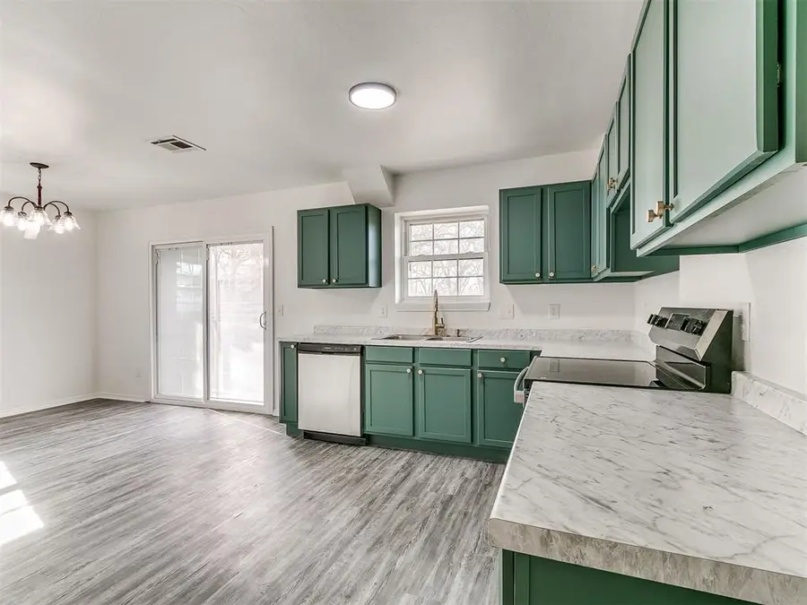 407 Jarman Drive, McLoud, OK 74851 - Image #2