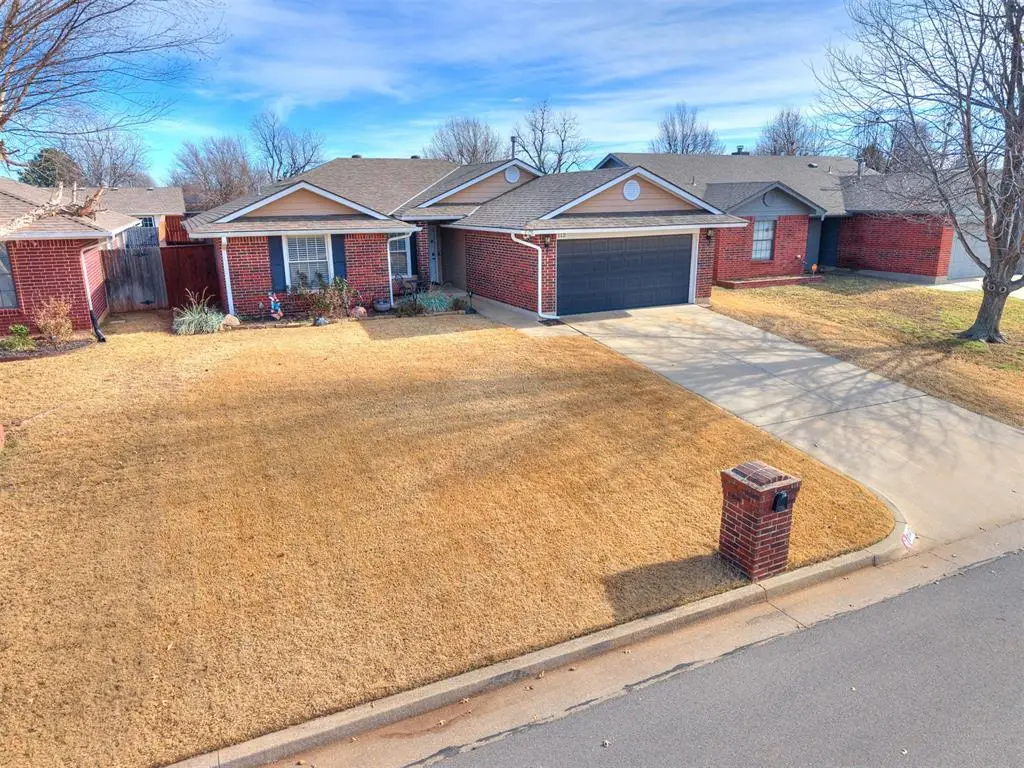 112 Woodgate Drive, Yukon, OK 73099 - Image #1