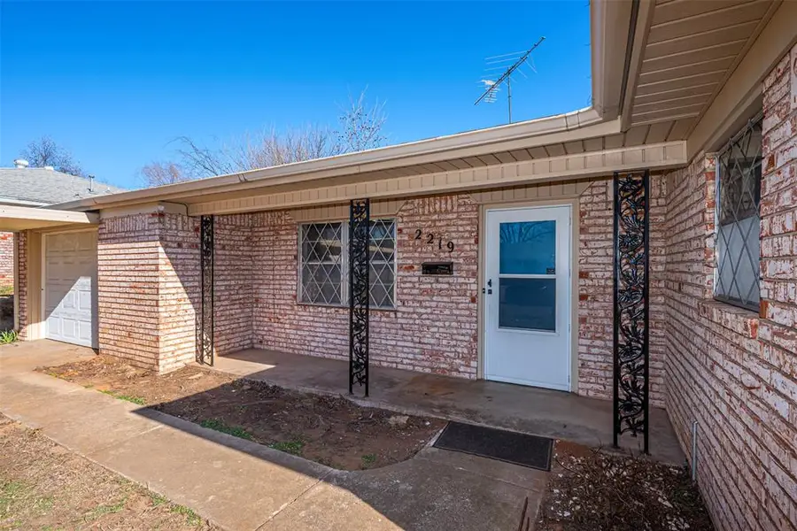 2219 S 11th Street, Chickasha, OK 73018 - Image #2