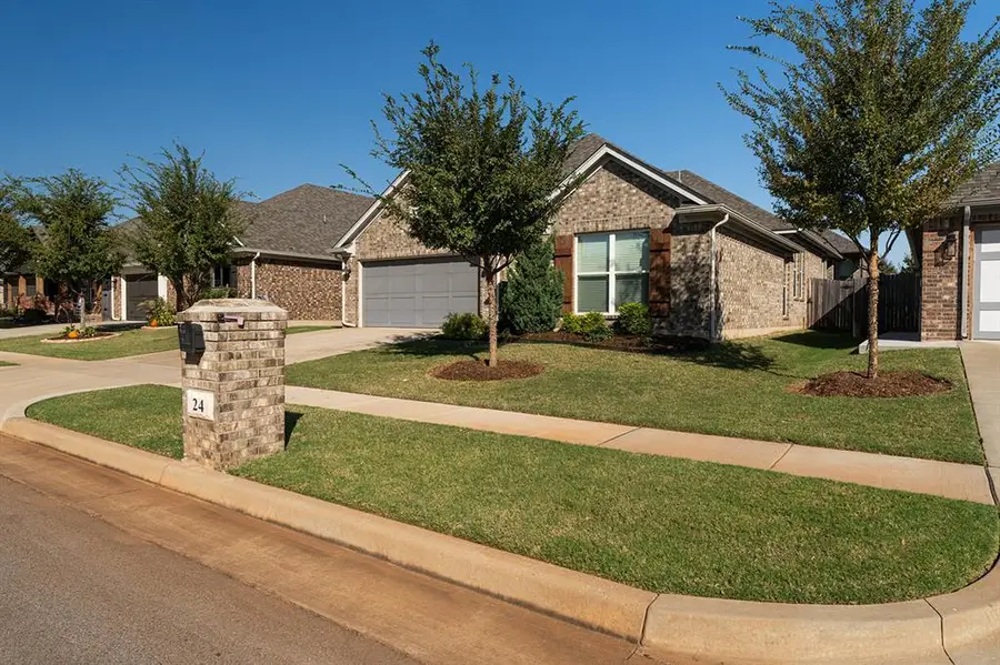 24 Carat Drive, Yukon, OK 73099 - Image #3