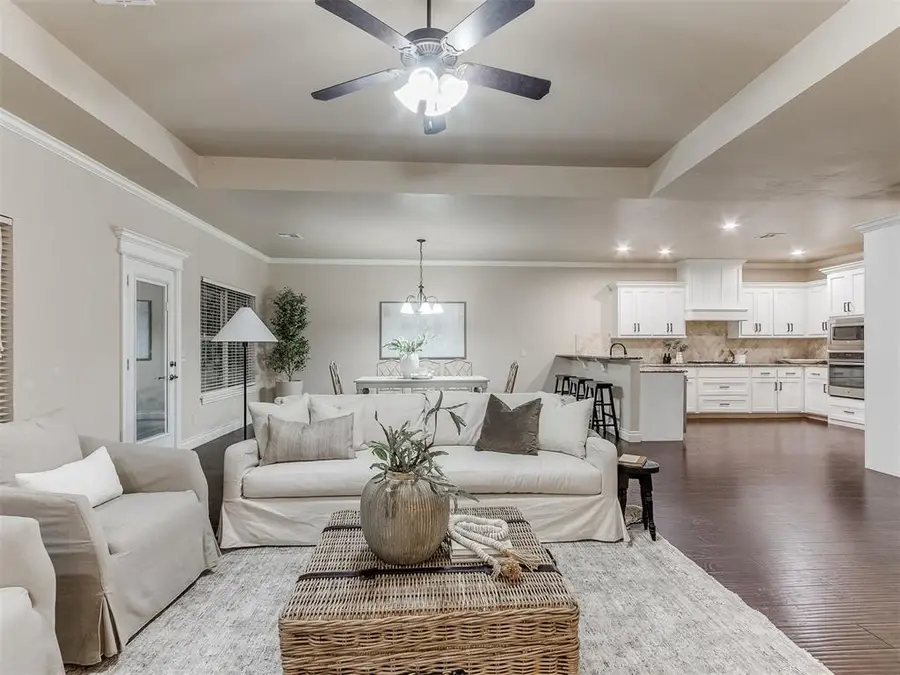 15509 Colonia Bella Drive, Oklahoma City, OK 73013 - Image #3