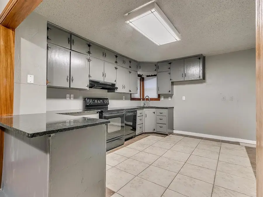 2033 NW 31st Terrace, Oklahoma City, OK 73118 - Image #2