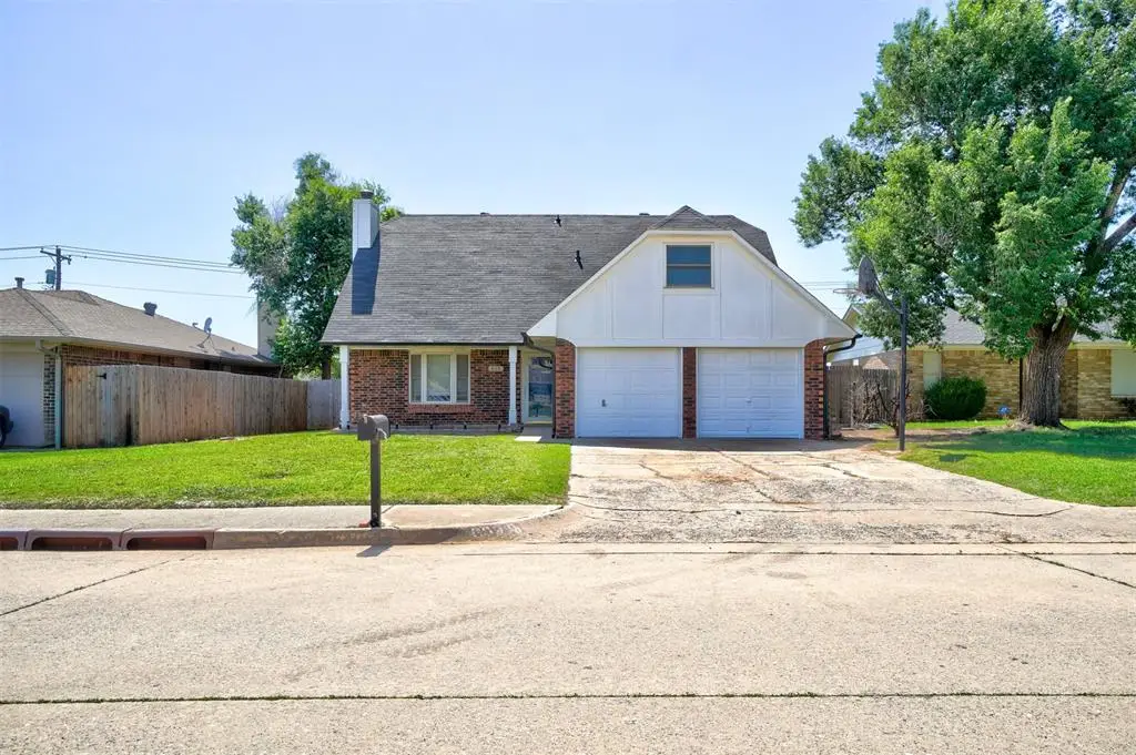 609 Crown Drive, Yukon, OK 73099 - Image #1