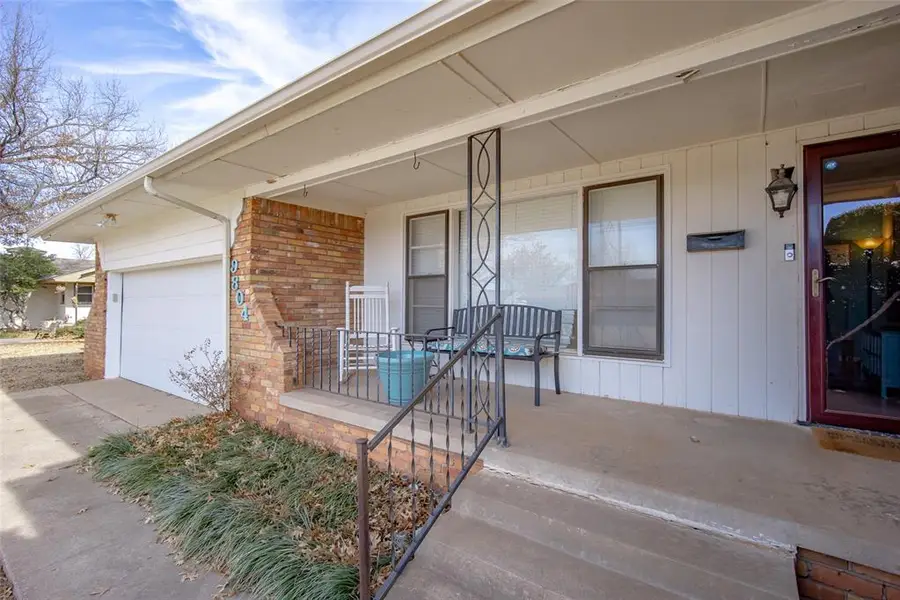 9804 Chesterton Place, The Village, OK 73120 - Image #2