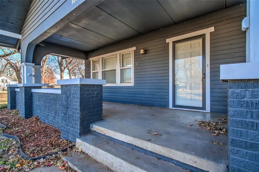 401 E Van Buren Street, Crescent, OK 73028 - #2