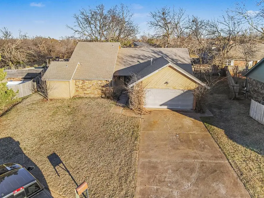 12108 Robinwood Place, Oklahoma City, OK 73120 - Image #2