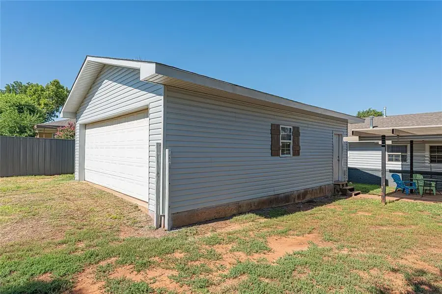 409 S 15th Street, Clinton, OK 73601 - Image #2