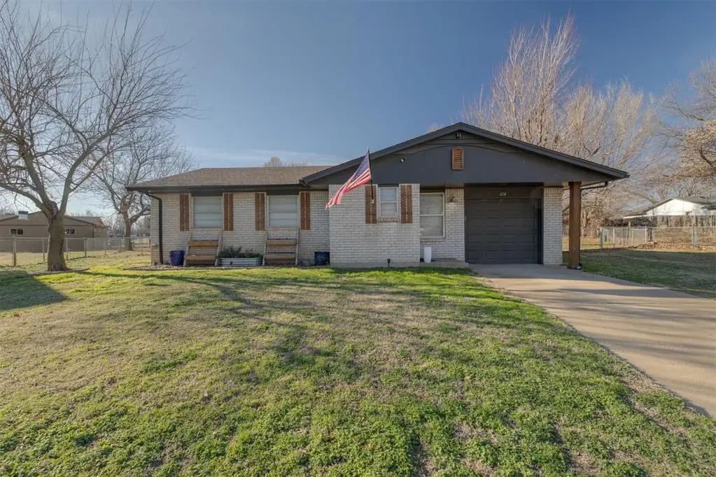 614 W Greenwood Court, Mustang, OK 73064 - Image #1