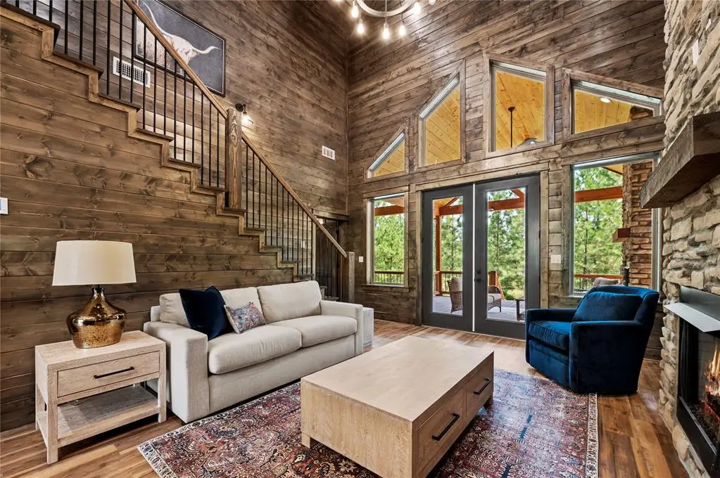 102 Crooked Stick Trail, Broken Bow, OK 74728 - Image #1