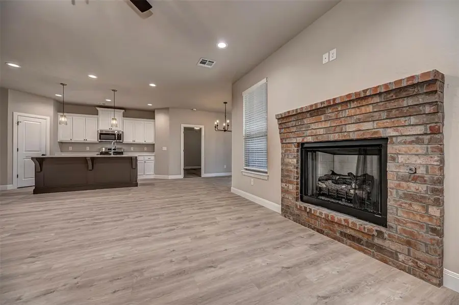 1912 Meadow Brook Road, Yukon, OK 73099 - Image #2