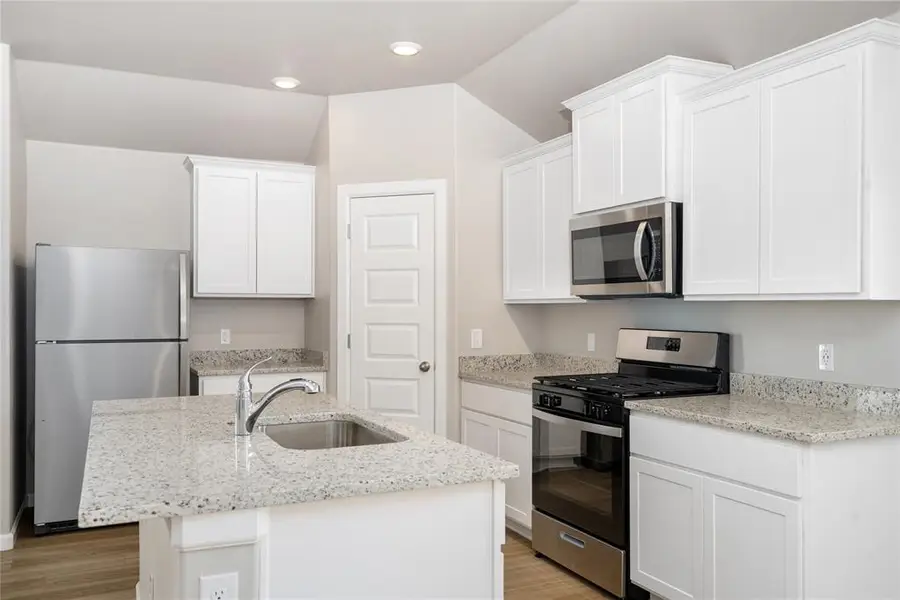 721 Luna Way, Tuttle, OK 73089 - Image #2