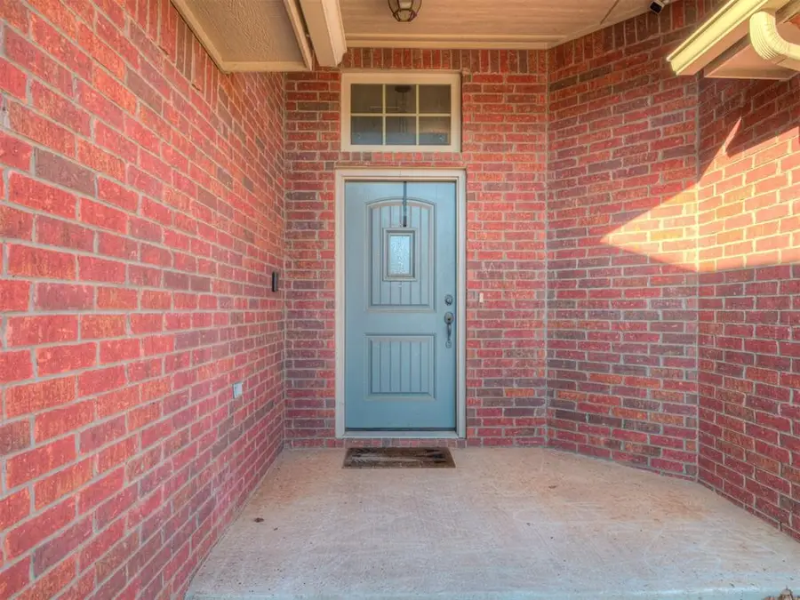 2817 Kathleens Crossing, Yukon, OK 73099 - Image #2