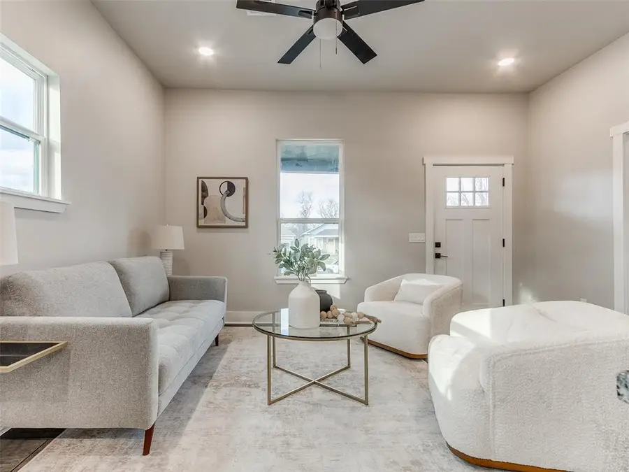 805 E Harrison Avenue, Guthrie, OK 73044 - Image #2