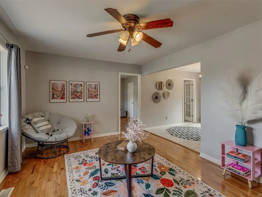 300 N Fretz Avenue, Edmond, OK 73003 - Image #2