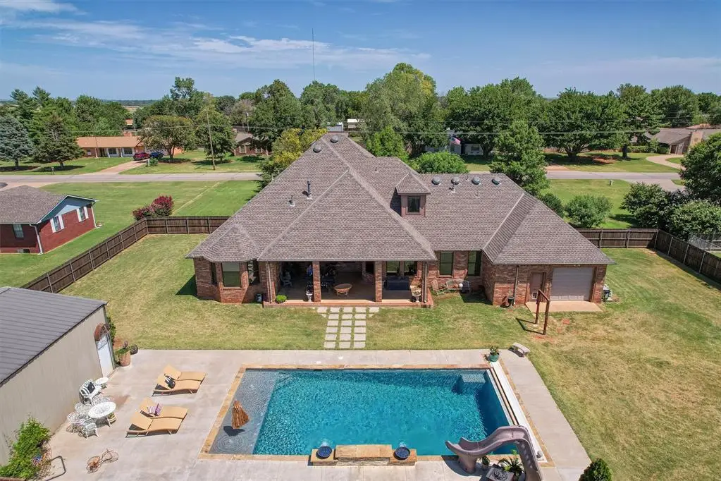 316 W Lakeview Drive, Elk City, OK 73644 - Image #1