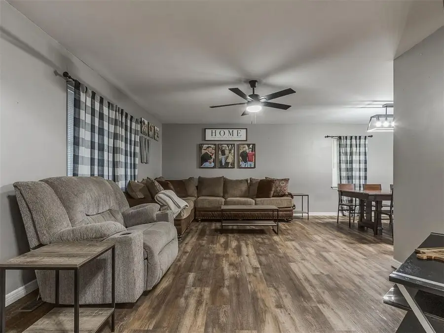 901 S 8th Street, Chickasha, OK 73018 - Image #3