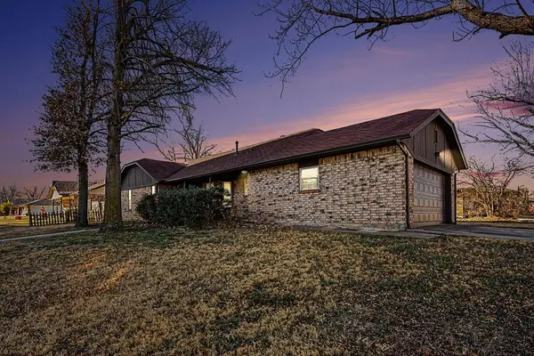 1056 Mabel C Fry Boulevard, Yukon, OK 73099