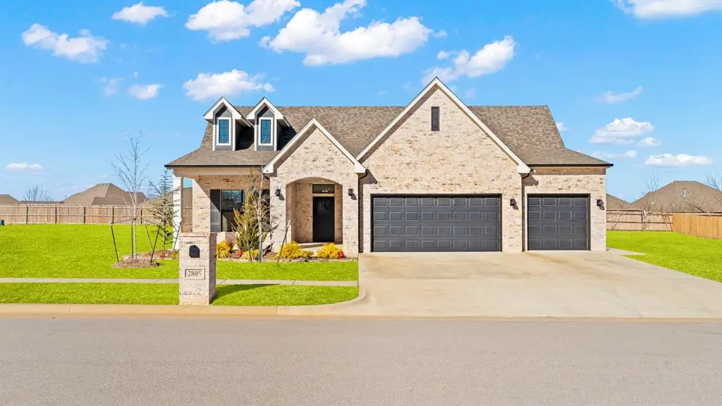 2805 Crystal Creek Drive, Yukon, OK 73099 - Image #1