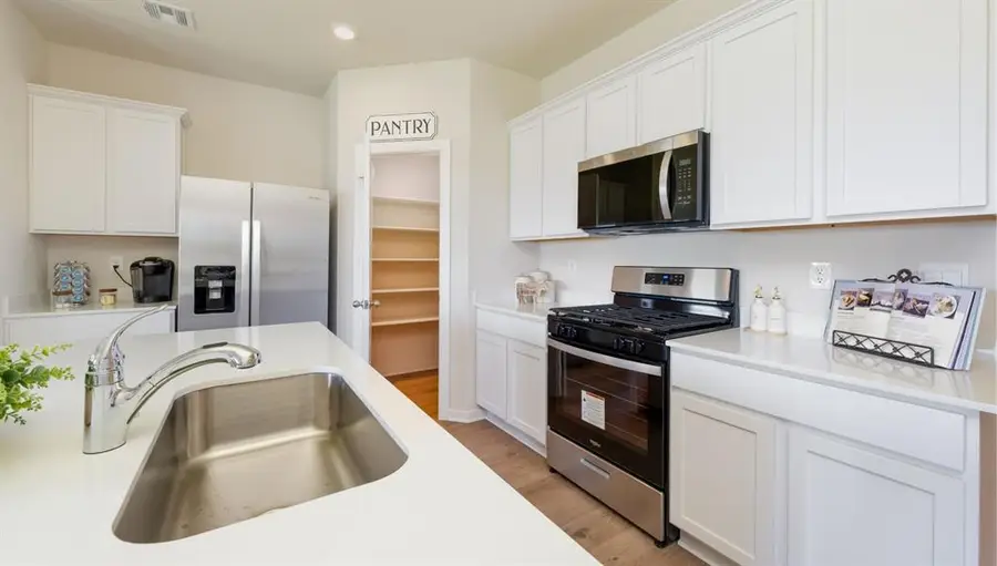 933 S Bear Lane, Mustang, OK 73064 - Image #3