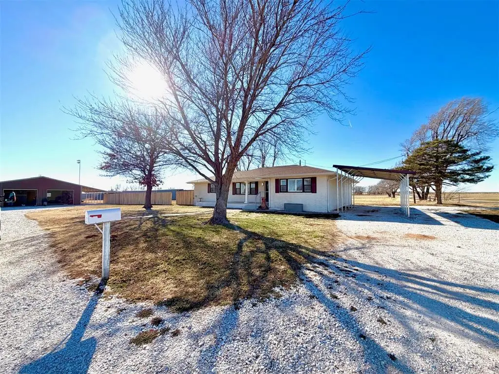 615 W County Line Road, Seiling, OK 73663 - Image #1