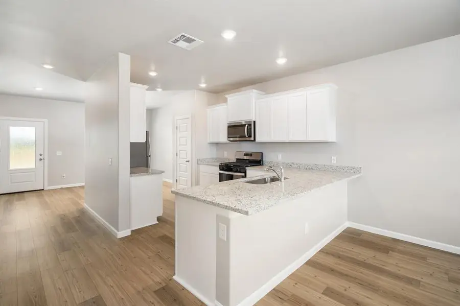 728 Luna Way, Tuttle, OK 73089 - Image #2