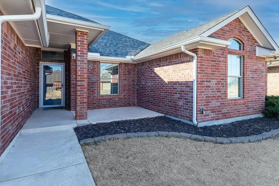 808 Canyon Drive, Yukon, OK 73099 - Image #3