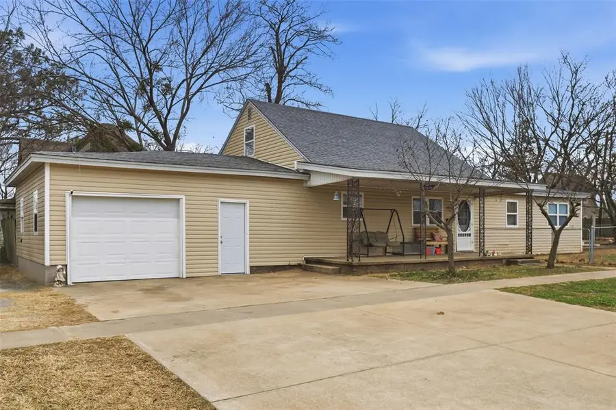 523 N 2nd Avenue, Stroud, OK 74079 - Image #2
