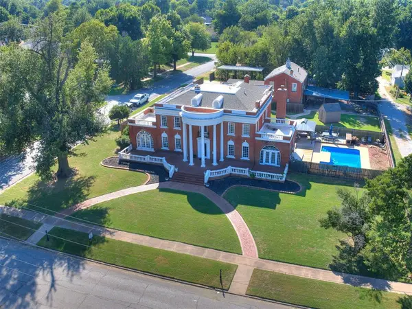 828 S 12th Street, Chickasha, OK 73018