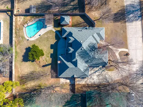 4221 Upper Lake Dr, Norman, OK 73072