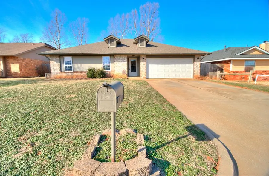 917 N Crystal Way, Mustang, OK 73064 - Image #2