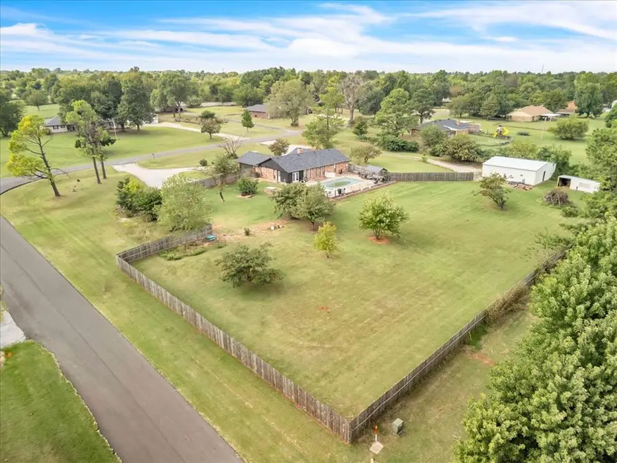 704 Cedar Springs Drive, Tuttle, OK 73089 - Image #2