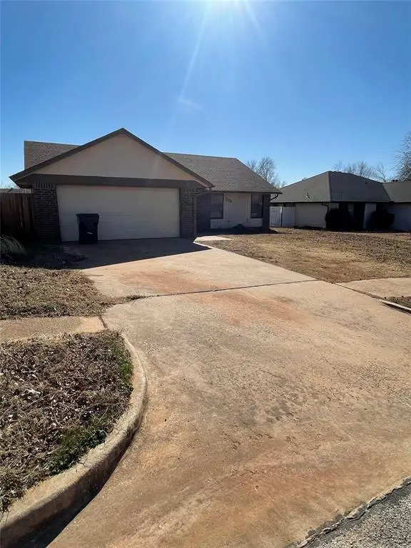 700 Black Hawk Drive, Norman, OK 73072 - Image #3