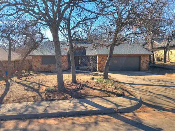 916 Elmwood Drive, Edmond, OK 73013