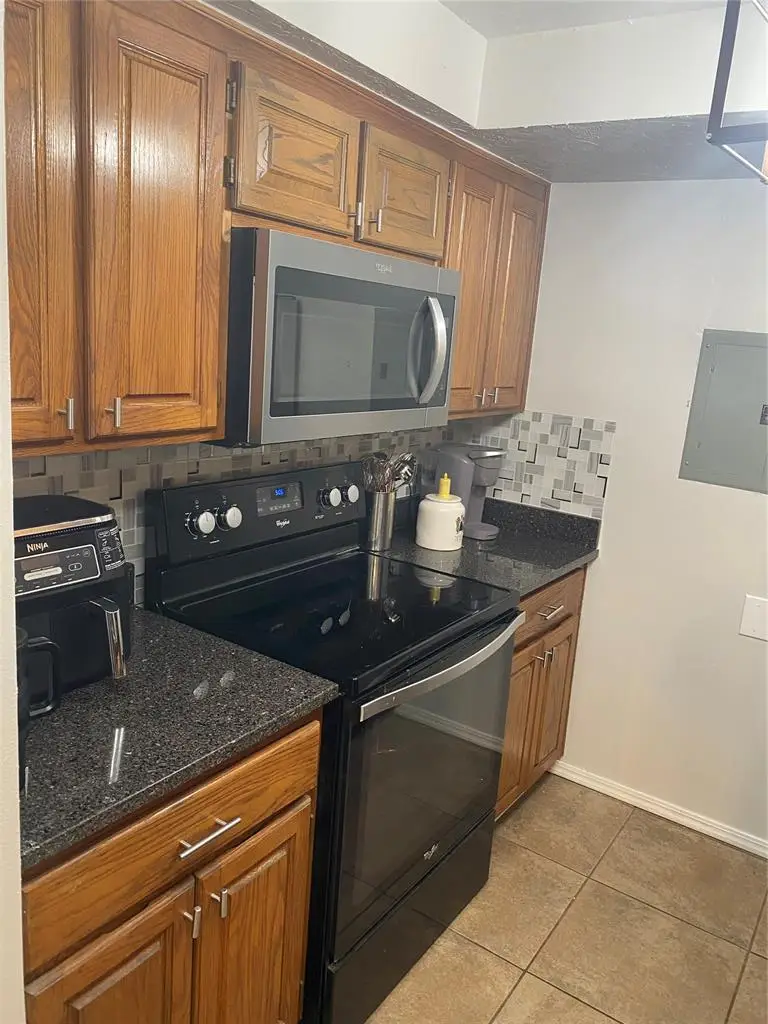 11120 Stratford Drive #205, Oklahoma City, OK 73120 - Image #2