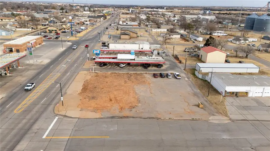 202 E Main Street, Weatherford, OK 73096 - Image #2