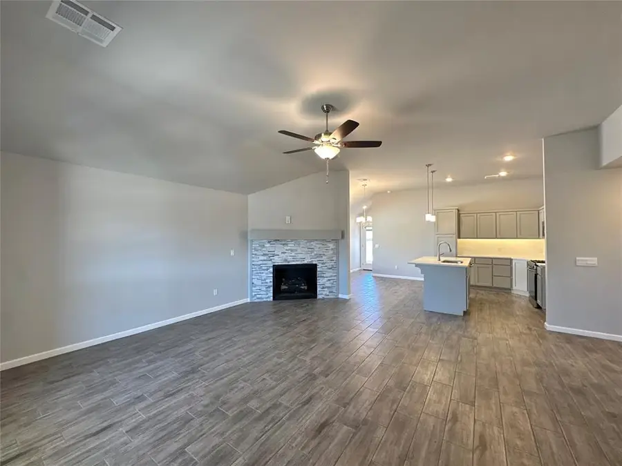 1004 Redwood Creek Drive, Yukon, OK 73099 - Image #2