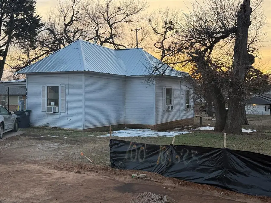 424 S Kickapoo Avenue, Shawnee, OK 74801 - #2