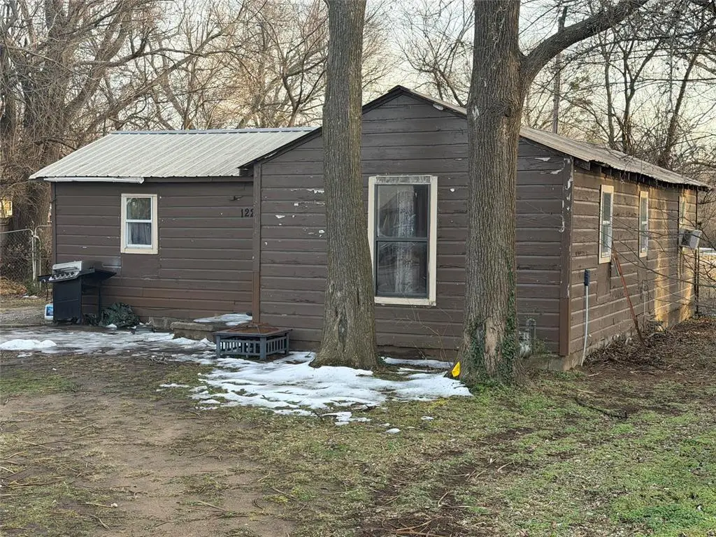 1223 E Wallace Street, Shawnee, OK 74801 - #1