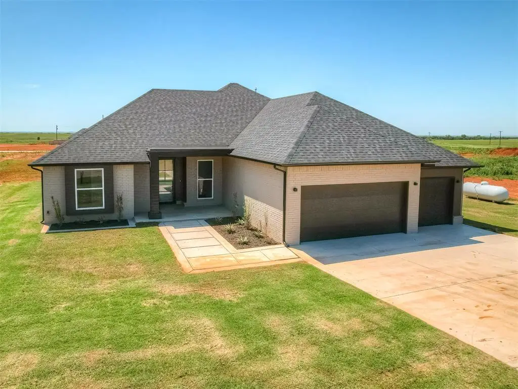 25198 Scarlett Street, Cashion, OK 73016 - Image #1