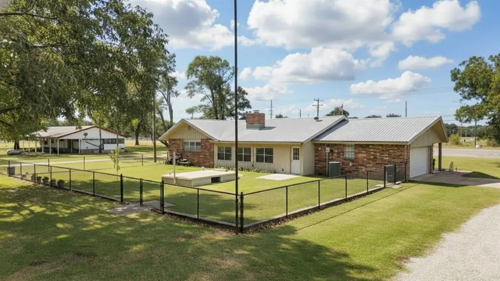 2064 S Highway 77, Davis, OK 73030 - Image #1