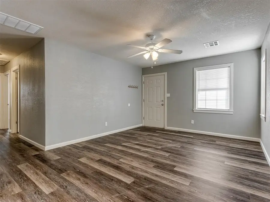 517 E Kerr Drive, Midwest City, OK 73110 - #3